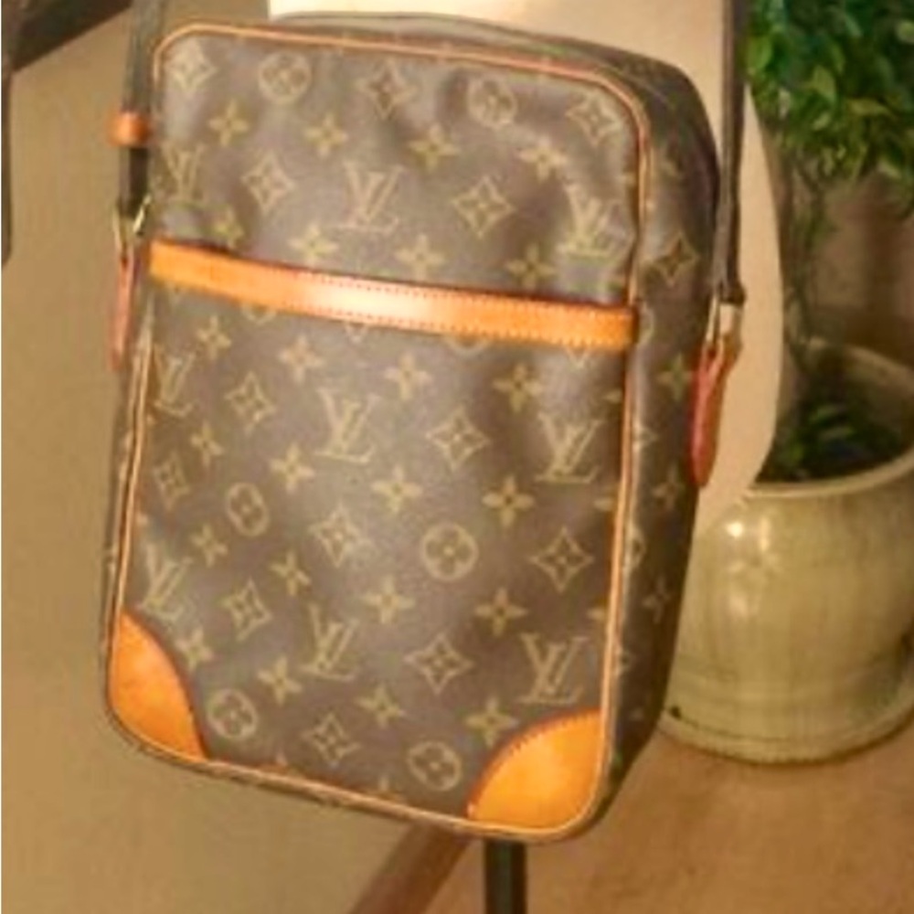 Louis Vuitton Shoulder Crossbody  Bag -Large size- Danube MM